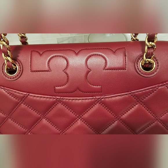 Tory Burch Savannah Convertible Shoulder Bag in Imperial Garnet - Picture 2 of 9